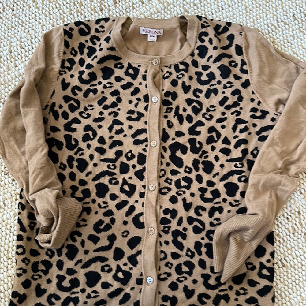 Merona button down sweater~ size Medium